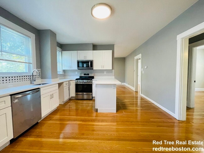 Building Photo - 187 Fellsway W