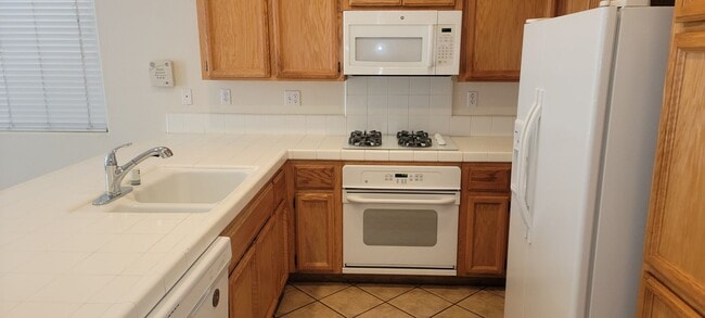 Building Photo - Adorable 3 bedroom 2.5 bath Home