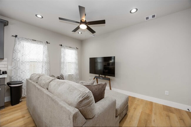 Building Photo - 2409 Dolly Wright St