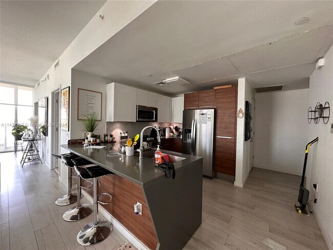 Building Photo - 601 NE 27th St