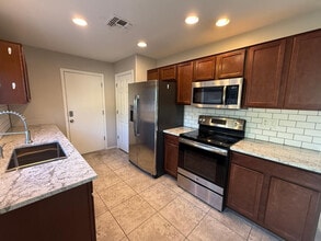 Building Photo - 506 E Townley Ave