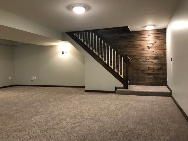 Building Photo - 920 Knottingham Dr