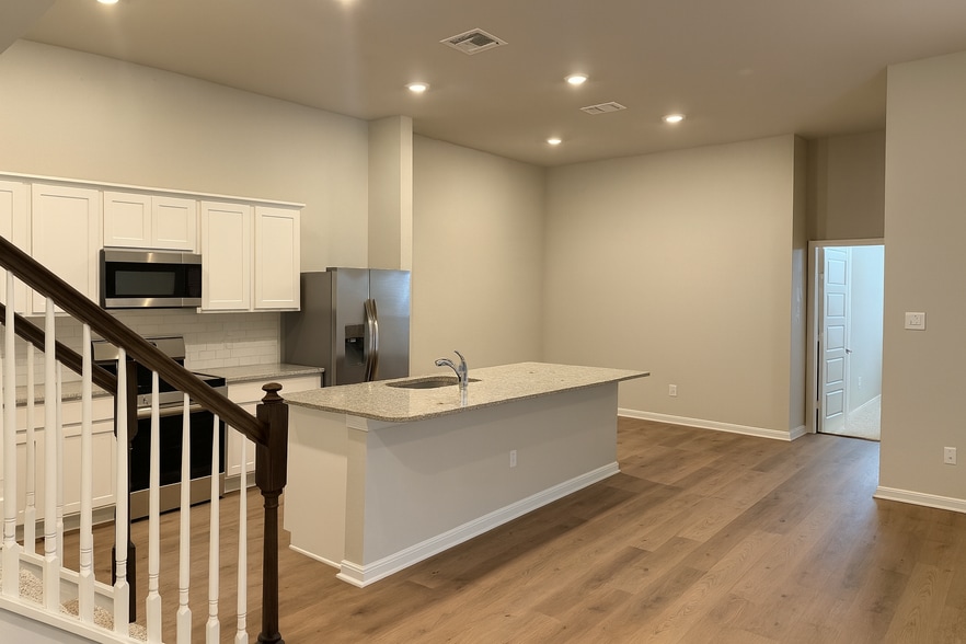 Building Photo - 463 Nespral Dr