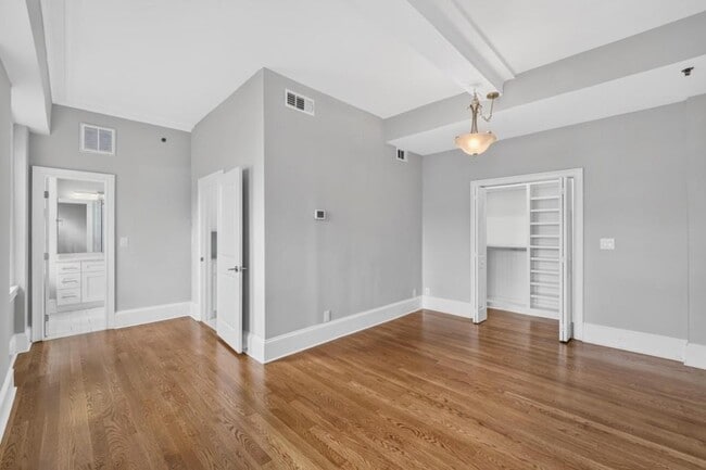 Building Photo - 30 5th St NE