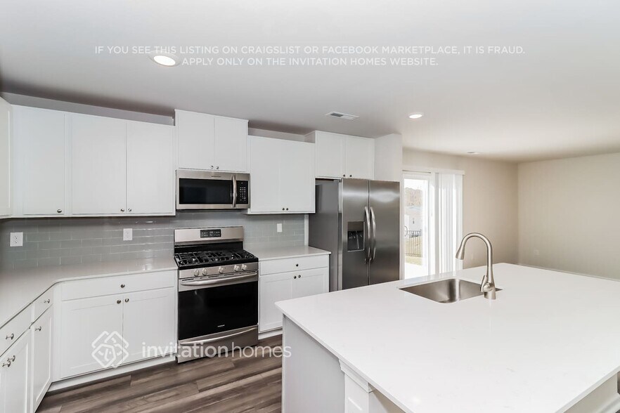 Building Photo - 360 Hollingswood Dr