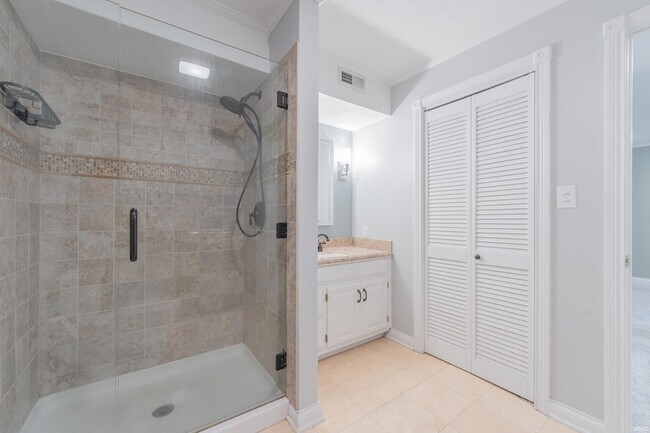 Building Photo - 657 E Heather Dr