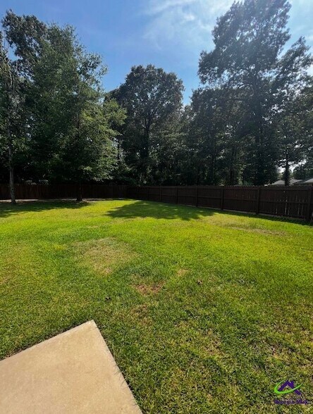 Building Photo - 225 Addison Ln
