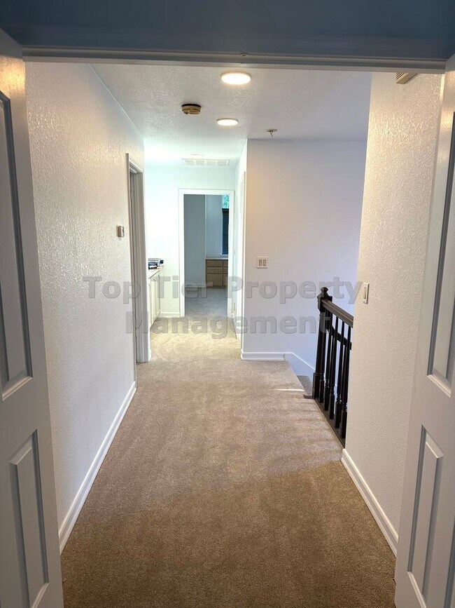 Building Photo - Beautiful 3 Bed / 2.5 Bath / 2,211 Sqft Sa...