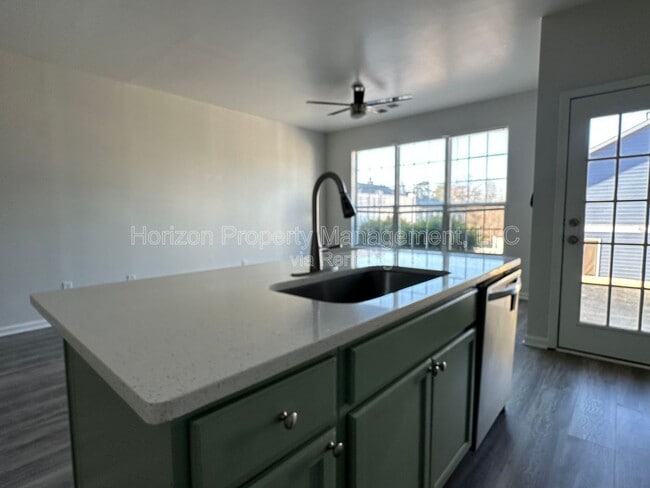 Building Photo - 6461 Topside Ave