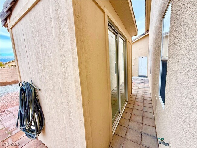 Building Photo - 6780 Sandpebble St