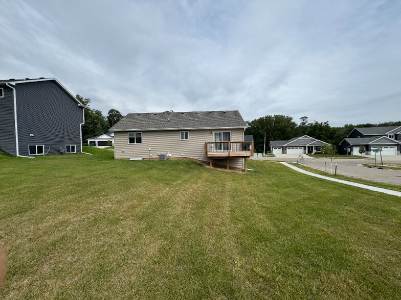 Building Photo - 844 Delrose Ln