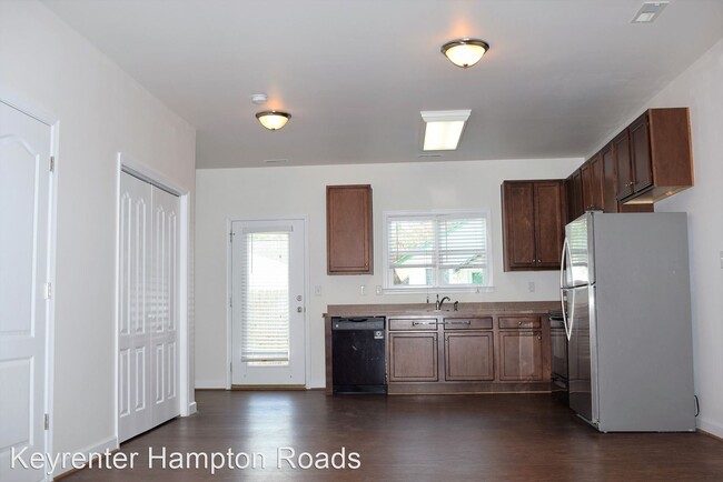 Building Photo - 4 br, 3.5 bath House - 1459 W 43rd Street
