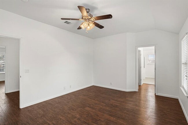 Building Photo - 210 Summerside Ave