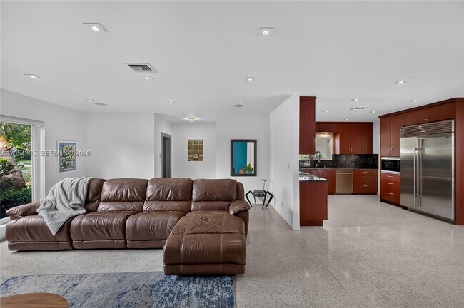 Building Photo - 1065 NE 87th St