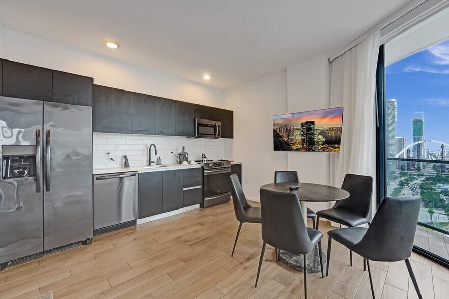 Building Photo - 398 NE 5th St