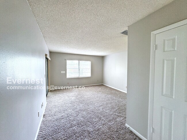 Building Photo - 14714 Oak Vine Dr