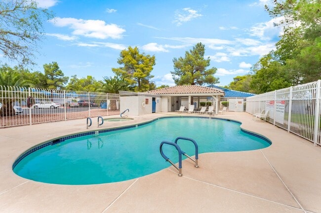 Building Photo - Single Story  2 bedroom and 2 bathroom Con...