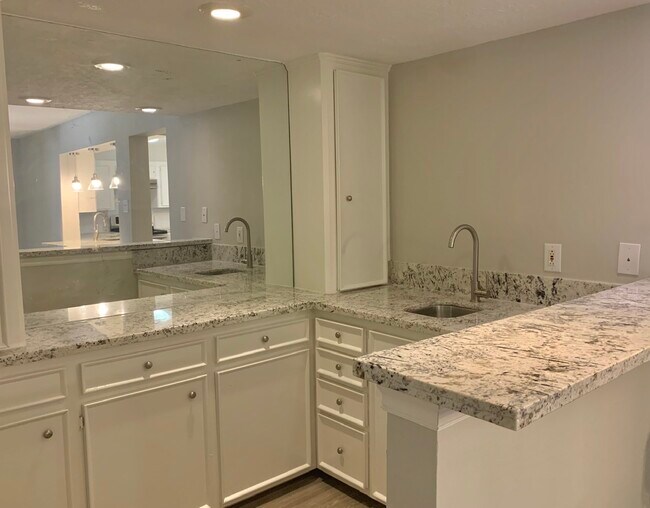 Wet Bar - 3214 Continental Dr