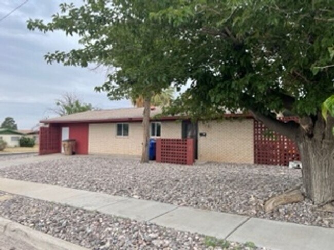 Building Photo - 2101 Chilton Dr