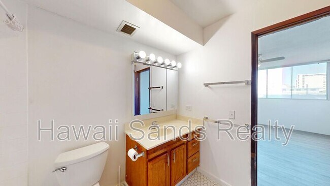 Building Photo - 1710 Punahou St