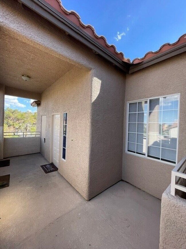 Building Photo - 75 N Valle Verde Dr