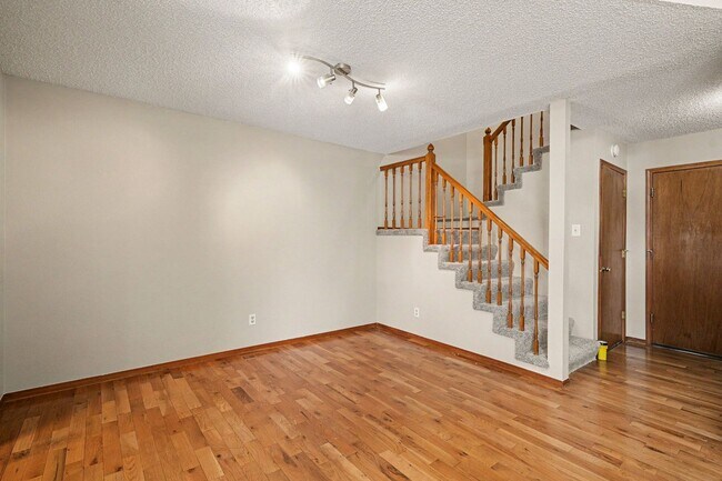 Building Photo - Beautiful Littleton Townhome | 2 Bed + 3 Bath | Nearly 2,000 Sq Ft | Prime Location