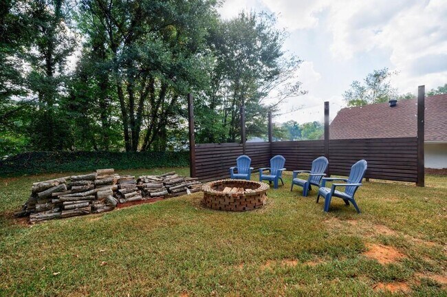 Building Photo - 390 Alpine Dr