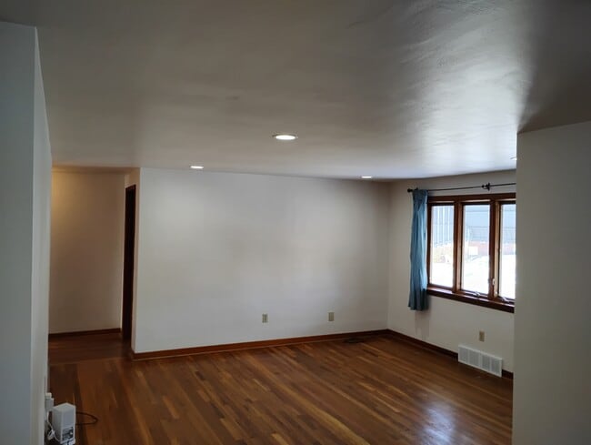 Building Photo - 5509 California Ave