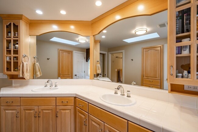 Building Photo - Must See in Bartel’s Canyon View Estates!