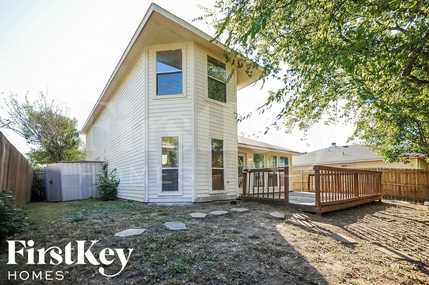 Building Photo - 729 Pace Dr