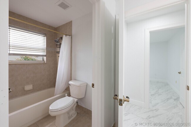 Building Photo - 4668 SW 183rd Ave