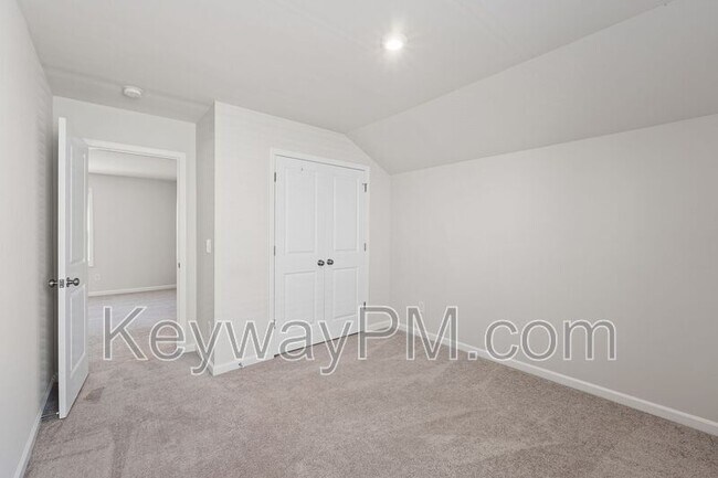 Building Photo - 651 Manitou Cir