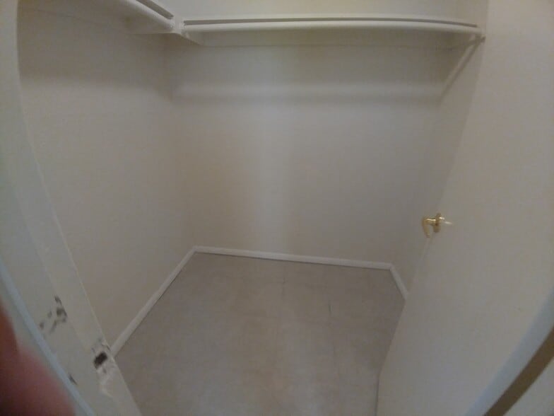 Building Photo - 35 N May St