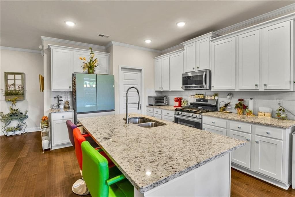 Building Photo - 2423 Chene Dr