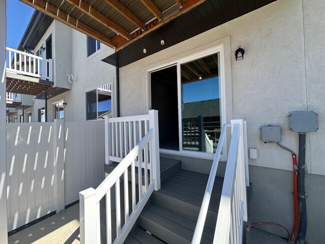 Building Photo - 5260 Acacia Dr