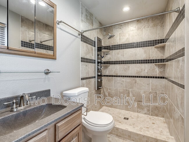 Building Photo - 3900 Hiddleston Cir