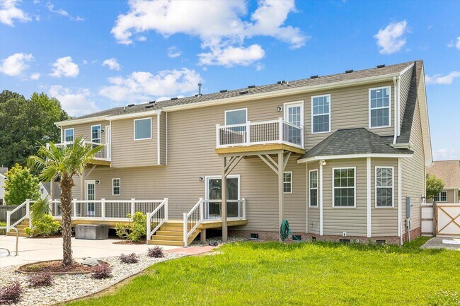 Building Photo - Renovated 5-bedroom 3.5-bathroom home loca...