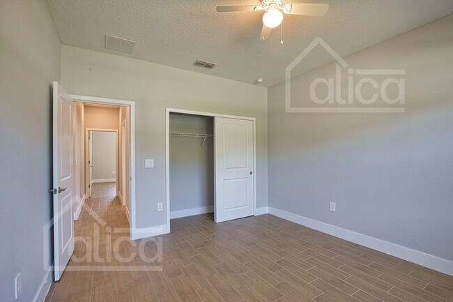 Building Photo - 1610 Rada Ln