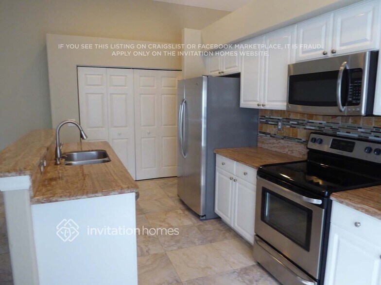 Building Photo - 3432 SW 51st St