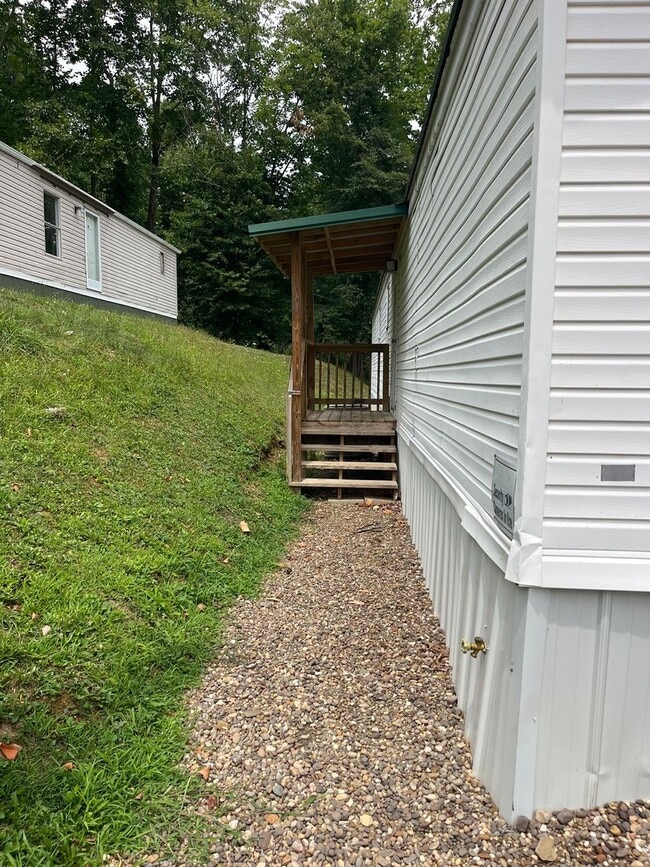 Building Photo - Well maintained mobile home