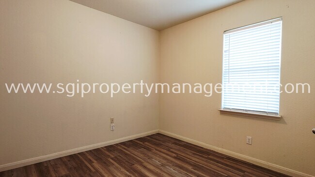 Building Photo - 333 Cedar Crk Dr