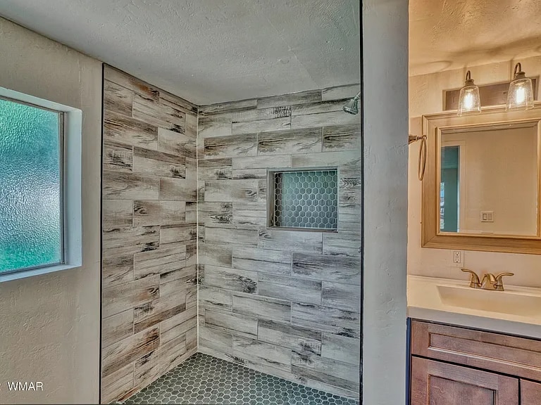 Building Photo - 2580 Poplar Dr