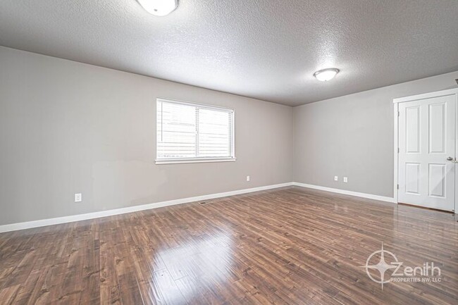 Building Photo - 5609 NE 74th Ct