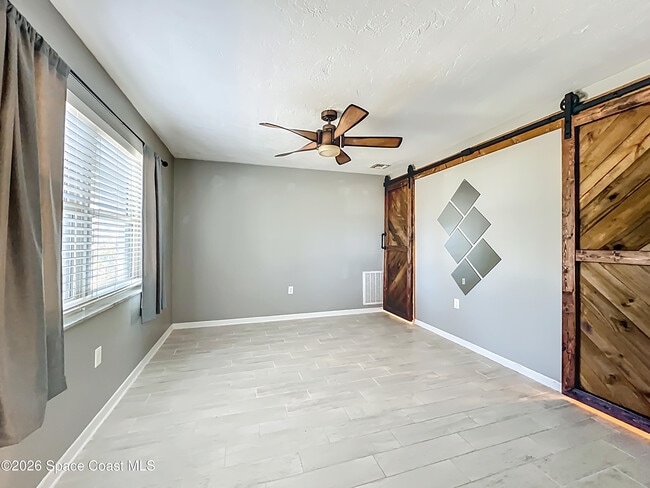 Building Photo - 2140 Emerald Ct