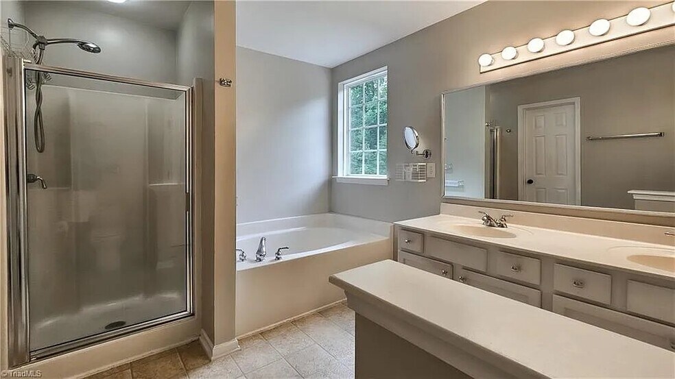 Building Photo - 4072 Fountain Grove Dr