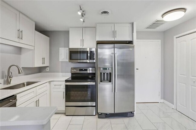 Building Photo - 3060 Pharr Ct S Northwest