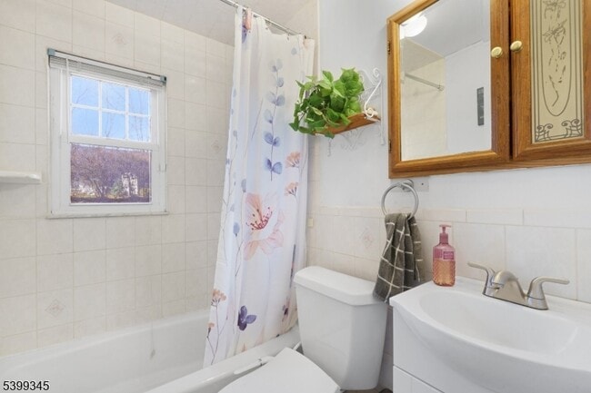 Building Photo - 499 Diamond Spring Rd