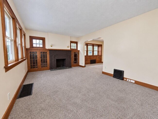 Building Photo - 636 Gridley Ave