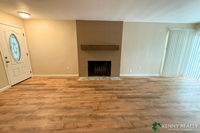 Building Photo - Remodeled 2 Bedroom Duplex with Private Ba...