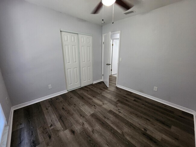 Building Photo - 606 Woodhill Ct